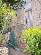 Beachfront Apartment With big Terrace and Garden