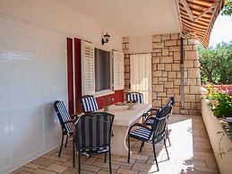 Beachfront Apartment With big Terrace and Garden