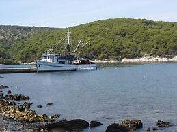 Beachfront Apartment With big Terrace and Garden