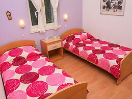 Beachfront Apartment With big Terrace and Garden