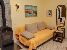 Beachfront Apartment With big Terrace and Garden