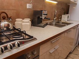 Beachfront Apartment With big Terrace and Garden