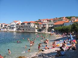 Beachfront Apartment With big Terrace and Garden