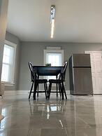 The Oakwood Cottage - With Yard & Parking