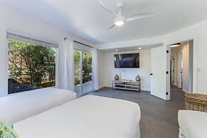 Hale Mauna Nui 4 Bedroom Home by RedAwning