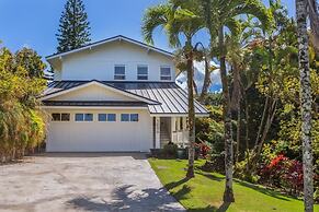 Hale Mauna Nui 4 Bedroom Home by RedAwning