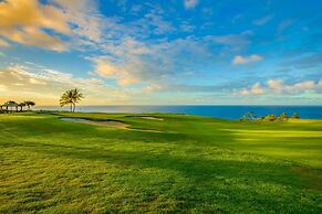 Hale Mauna Nui 4 Bedroom Home by RedAwning