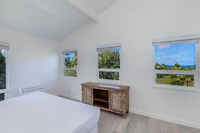 Hale Mauna Nui 4 Bedroom Home by RedAwning