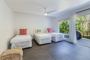 Hale Mauna Nui 4 Bedroom Home by RedAwning