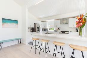 Hale Mauna Nui 4 Bedroom Home by RedAwning