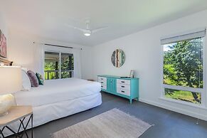 Hale Mauna Nui 4 Bedroom Home by RedAwning