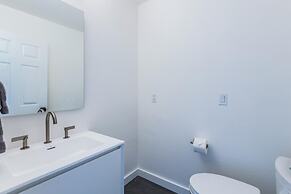 Hale Mauna Nui 4 Bedroom Home by RedAwning