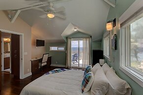 Paradise Ocean View 2 Bedroom Home by RedAwning