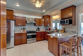 Paradise Ocean View 2 Bedroom Home by RedAwning