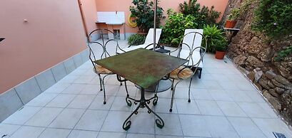 Studio - Garden in the City