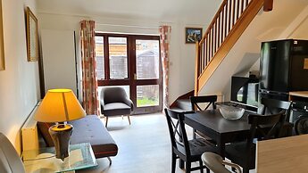 Grace Apartments - Living Stream 1