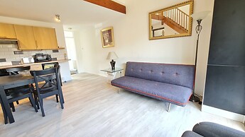 Grace Apartments - Living Stream 1