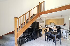 Grace Apartments - Living Stream 1