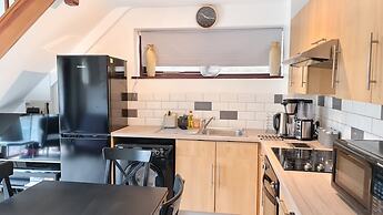 Grace Apartments - Living Stream 1