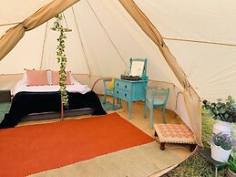 Private Glamping in a Vintage Caravan & Bell Tent