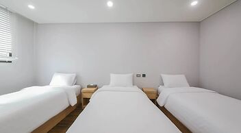 Aroomi Hotel Hyupjae