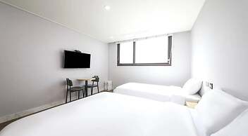 Aroomi Hotel Hyupjae