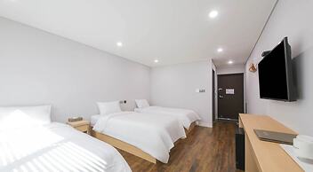 Aroomi Hotel Hyupjae