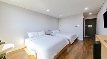 Aroomi Hotel Hyupjae