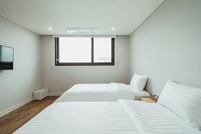 Aroomi Hotel Hyupjae