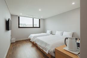 Aroomi Hotel Hyupjae