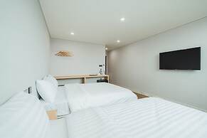 Aroomi Hotel Hyupjae