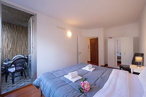 Sunlight - 150m From the Lake