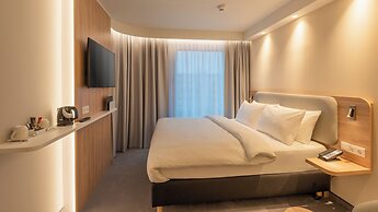 Holiday Inn Express and Suites Potsdam by IHG