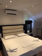 Charming 2-bed House in Kallithea