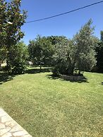 Charming 2-bed House in Kallithea