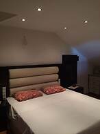 Charming 2-bed House in Kallithea