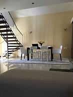 Charming 2-bed House in Kallithea