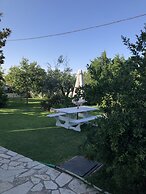 Charming 2-bed House in Kallithea