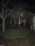 Charming 2-bed House in Kallithea