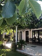 Charming 2-bed House in Kallithea