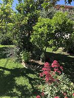 Charming 2-bed House in Kallithea