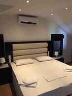 Charming 2-bed House in Kallithea