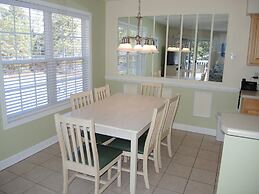 2109m 1 Bedroom Condo by RedAwning