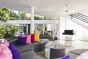 Villa La Sirena 2 Minutes From Beach 3 Bedroom Villa by RedAwning