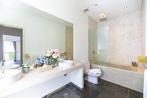 Villa La Sirena 2 Minutes From Beach 3 Bedroom Villa by RedAwning