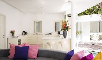 Villa La Sirena 2 Minutes From Beach 3 Bedroom Villa by RedAwning