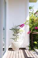 Villa La Sirena 2 Minutes From Beach 3 Bedroom Villa by RedAwning