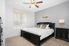 Luxury Oasis 3 Bedroom Condo by RedAwning