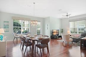 Luxury Oasis 3 Bedroom Condo by RedAwning