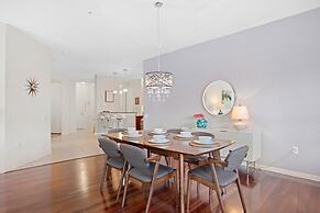 Luxury Oasis 3 Bedroom Condo by RedAwning